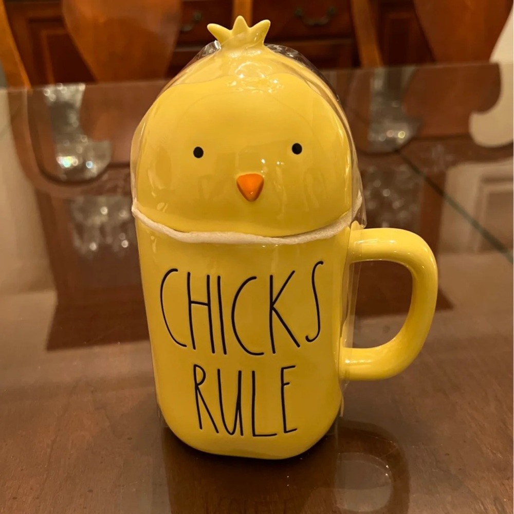 RAE DUNN “CHICKS RULE” MUG